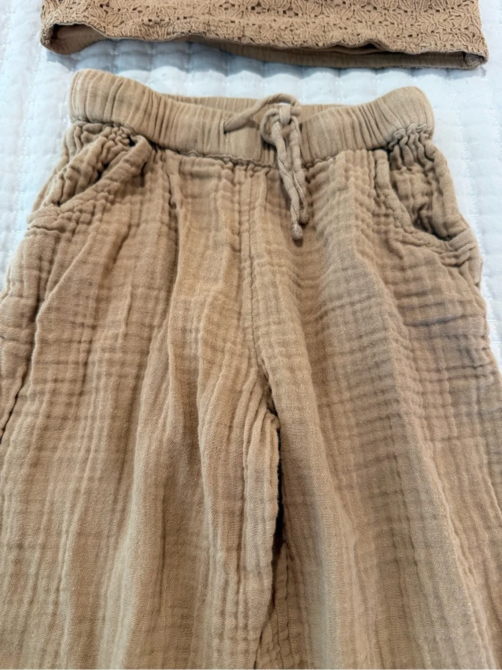 Kids Cotton Gauze Jogger Pants in Tan